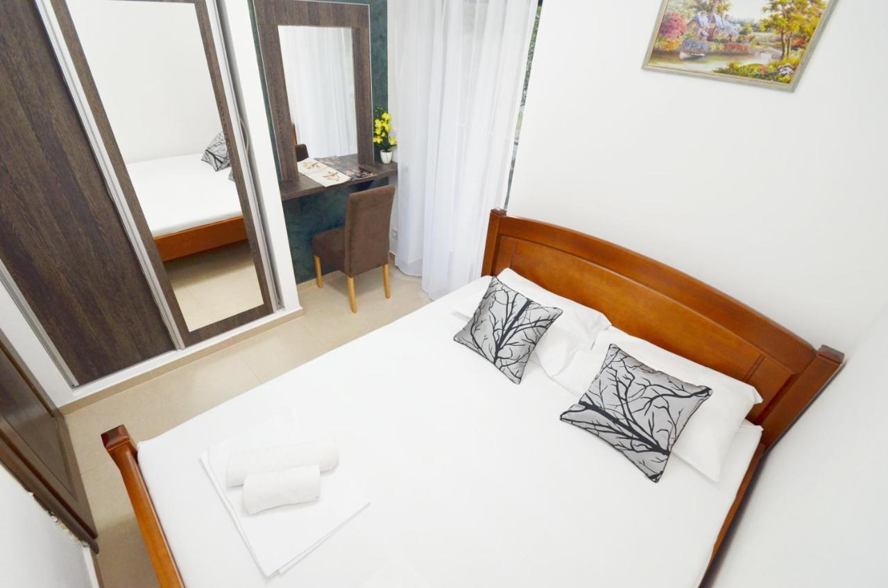 Apartments Lux S Тиват Экстерьер фото