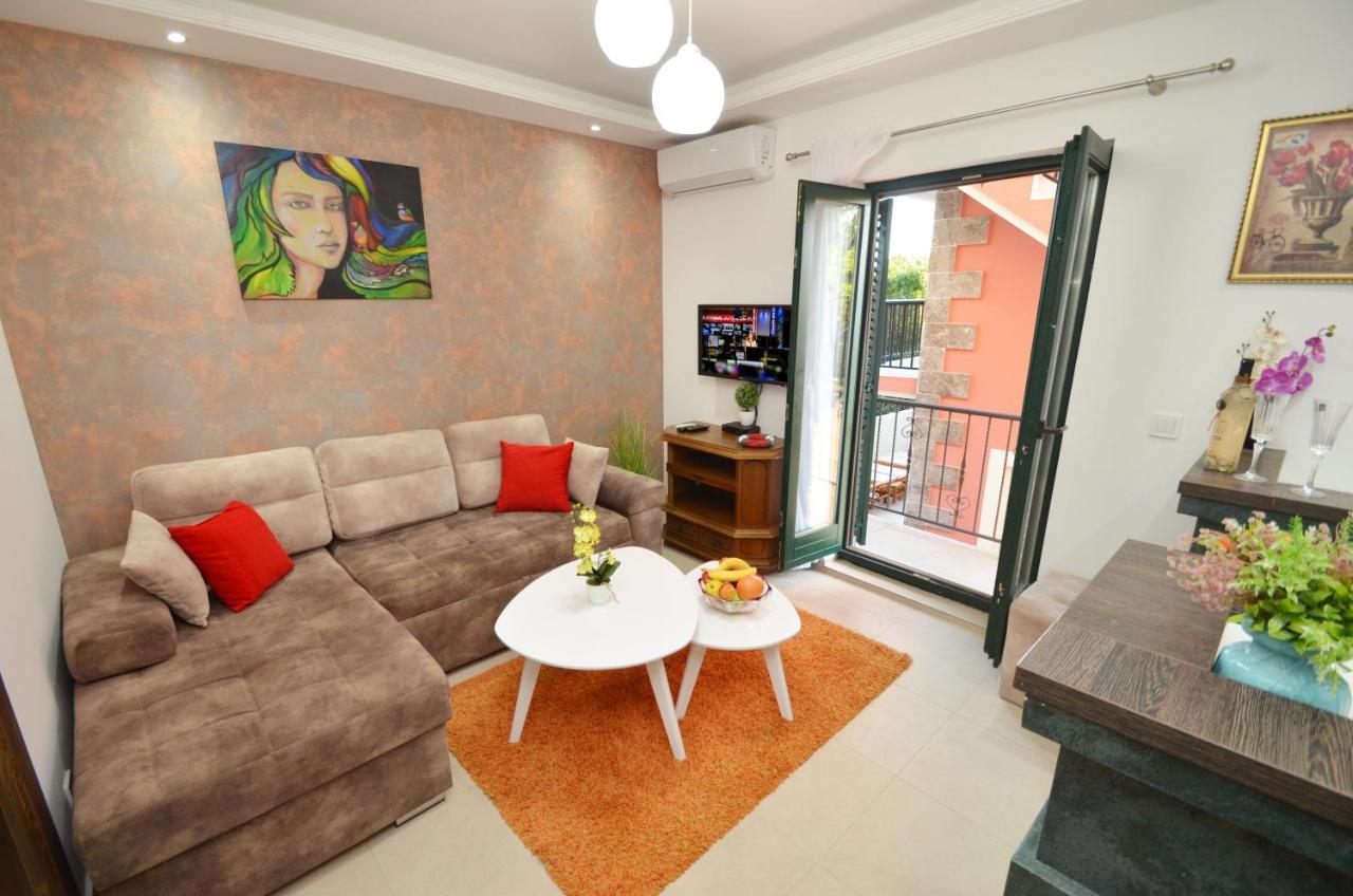 Apartments Lux S Тиват Экстерьер фото