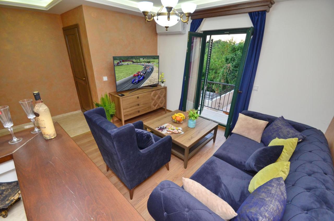 Apartments Lux S Тиват Экстерьер фото
