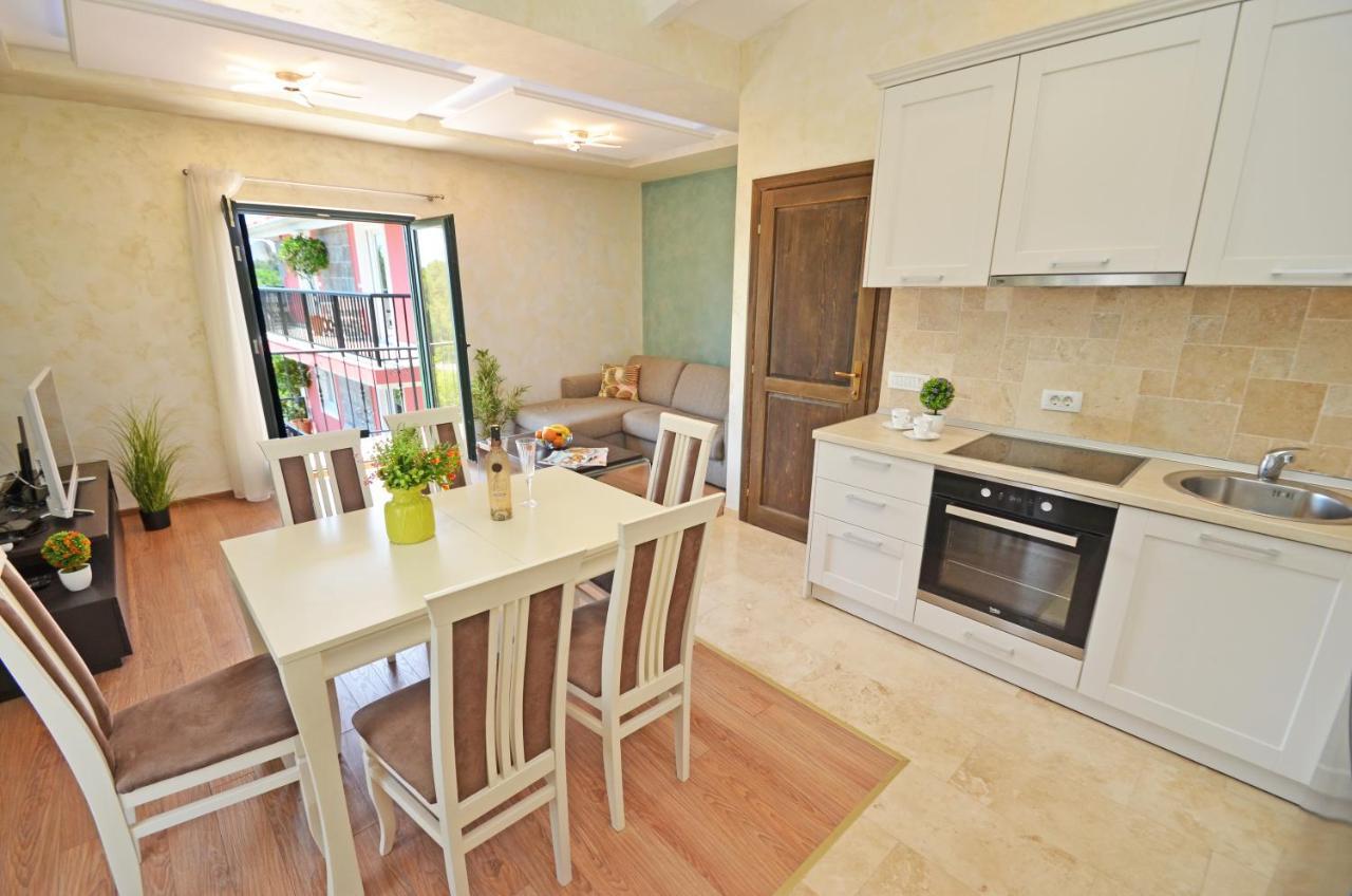 Apartments Lux S Тиват Экстерьер фото