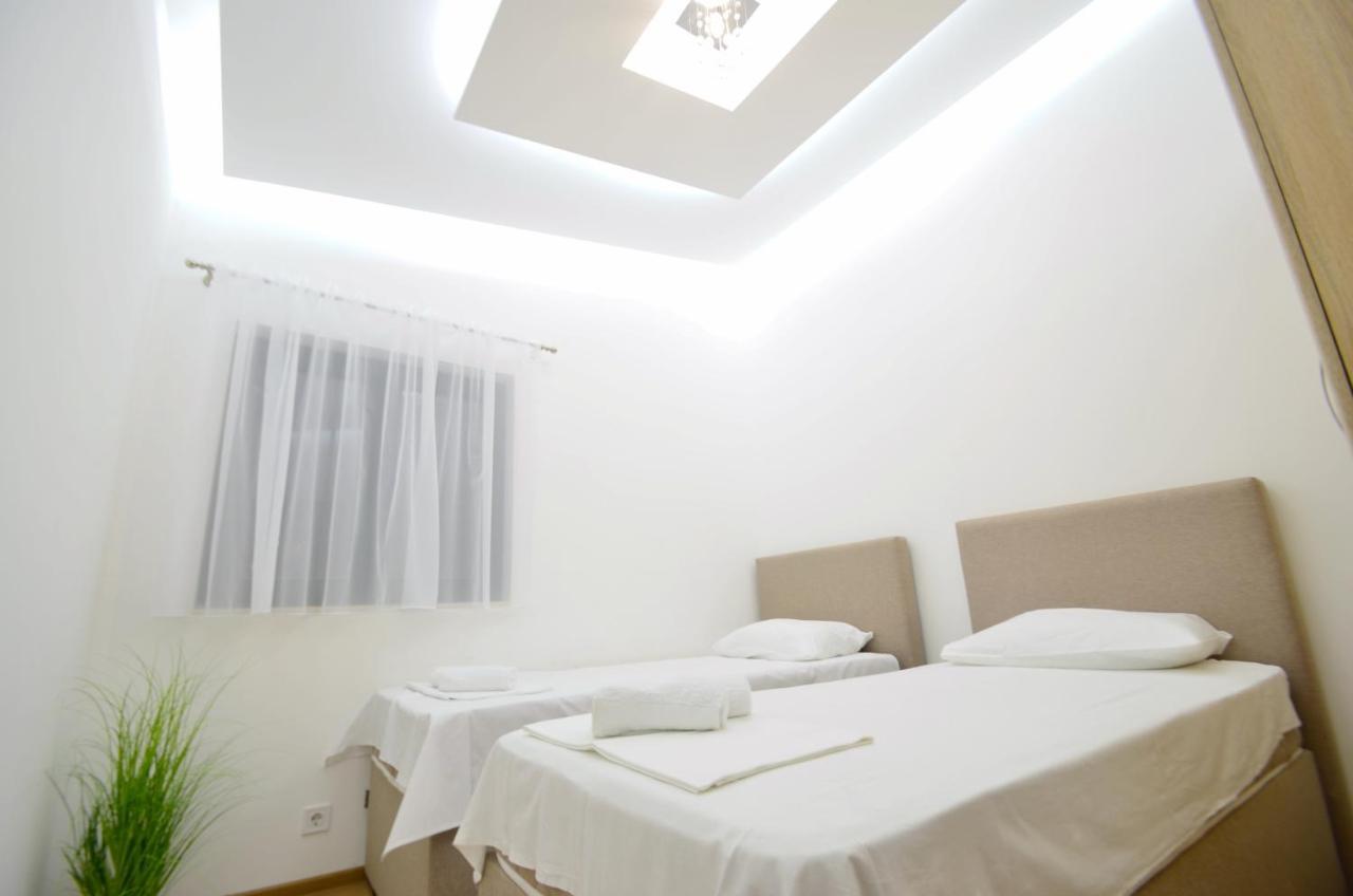 Apartments Lux S Тиват Экстерьер фото