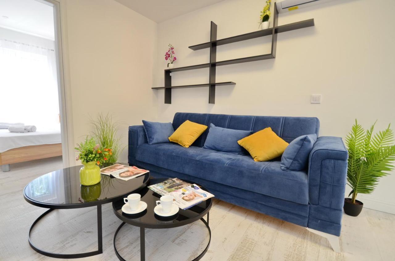 Apartments Lux S Тиват Экстерьер фото