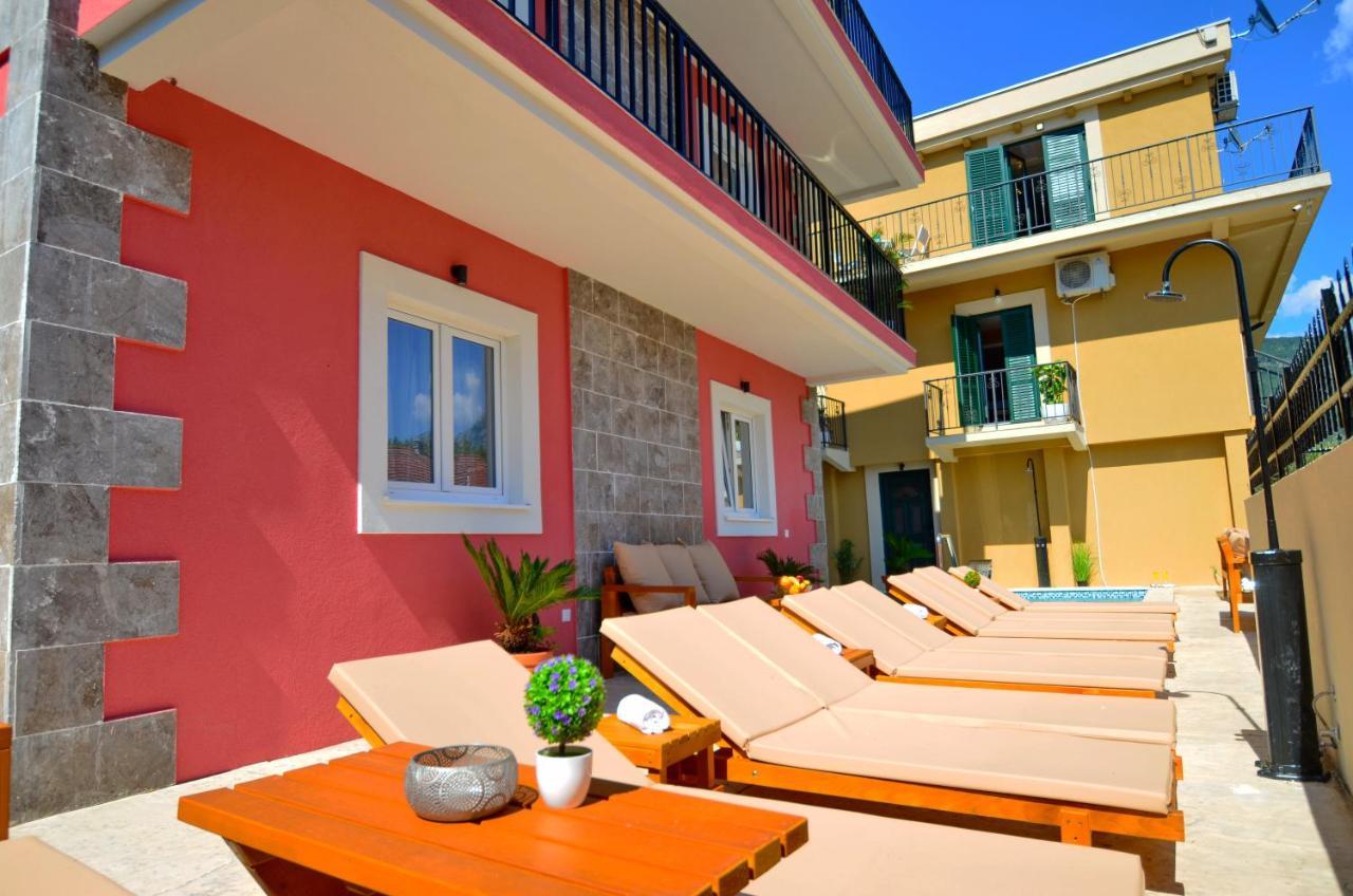 Apartments Lux S Тиват Экстерьер фото