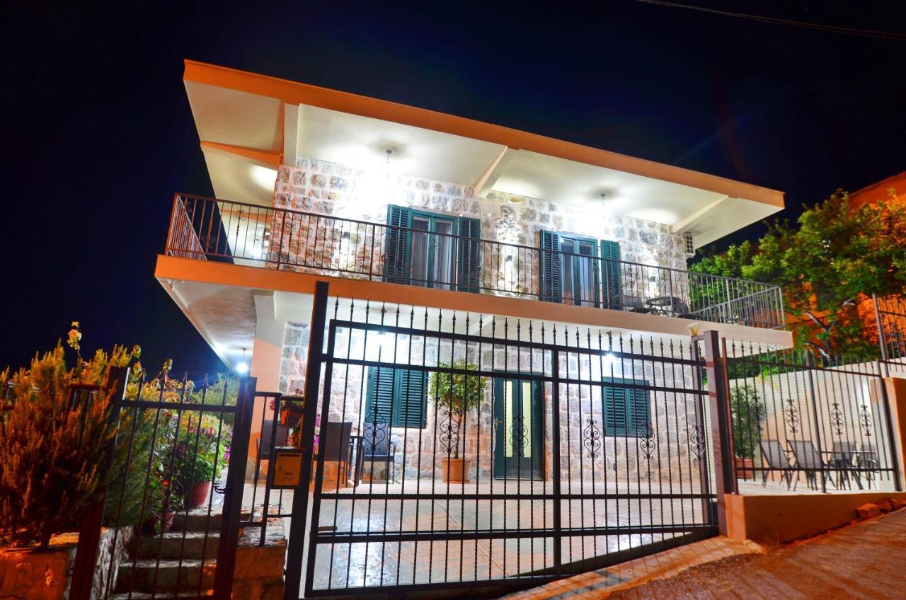 Apartments Lux S Тиват Экстерьер фото
